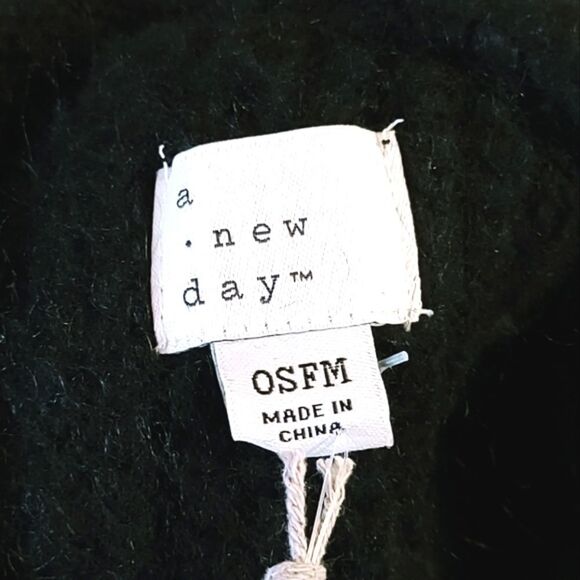 CABLE KNIT BLACK OPEN BACK SWEATER SHAWL WOMEN'S SIZE OSFM - Picture 4 of 5